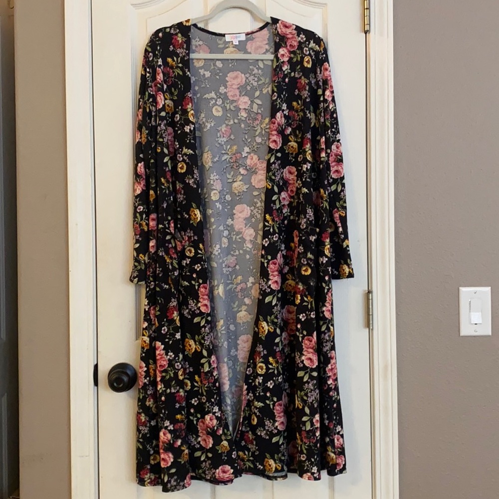 Medium LuLaRoe Sarah Cardigan